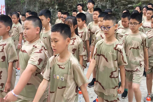 成都军训夏令营收费标准？三大机构收费一览