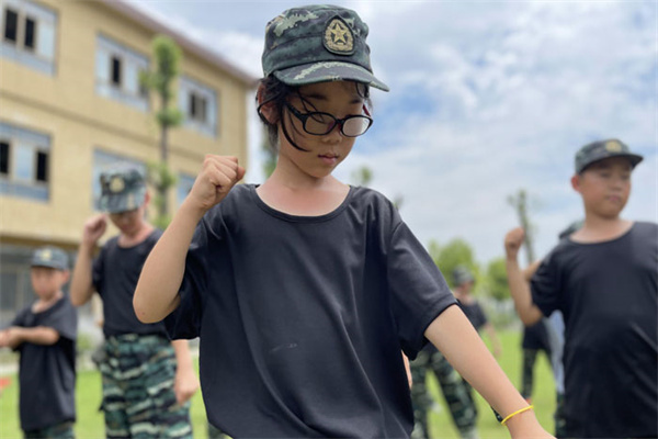 杭州暑假军训夏令营多少钱？14天价格明细