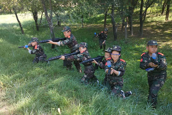 重庆军事体验夏令营哪个好?还原孩子好习惯