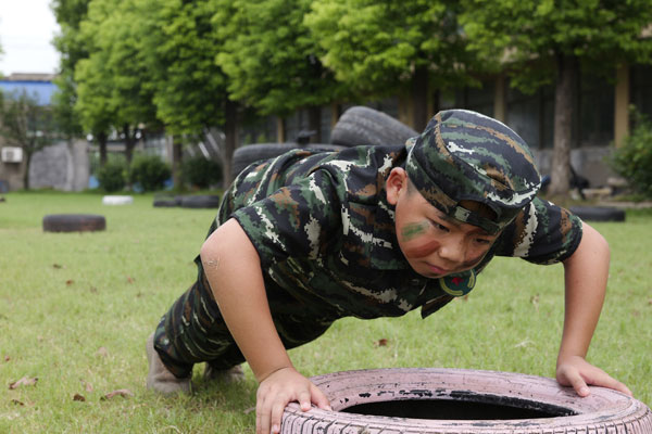 重庆暑假儿童军训夏令营多少钱？价格表一看就知道