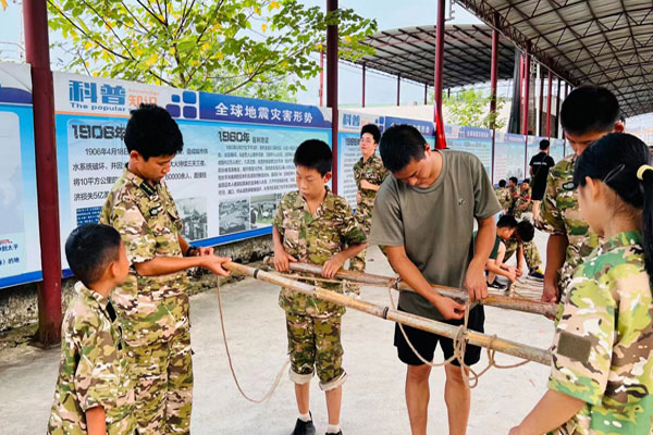 南宁军事拓展夏令营多少钱？来看课程须知