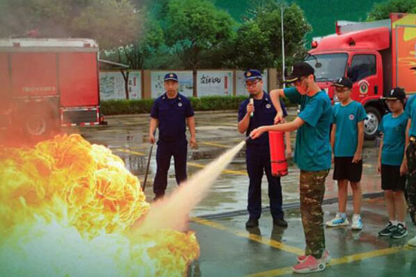 深圳军事体验夏令营哪个好？招募小勇士!