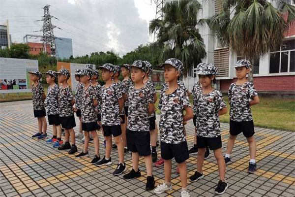 济南军旅夏令营哪个机构好？军事氛围浓厚机构