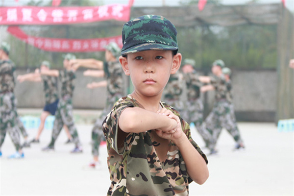 济南军事化夏令营哪家好？盘点热门机构