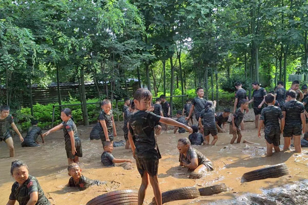 青岛精英少年军事夏令营有哪些?汇总活动丰富营地