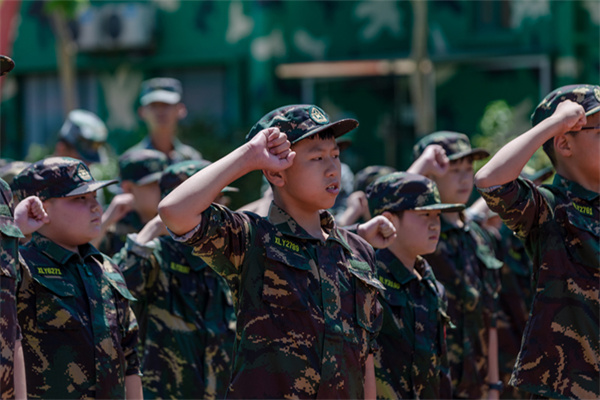 上海军事体验夏令营哪个好？热报机构集合