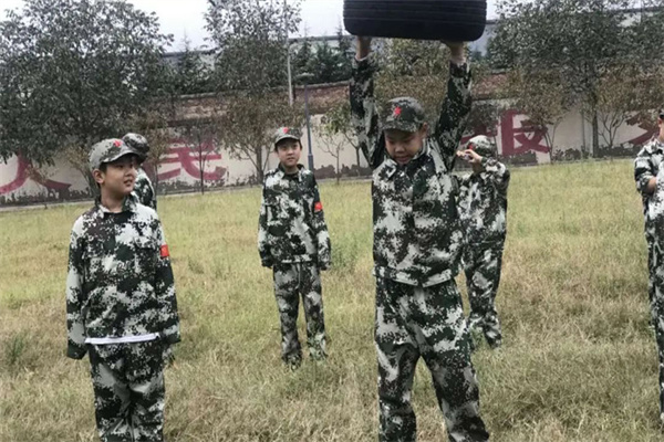 深圳军事化夏令营哪里好？靠谱夏令营推荐