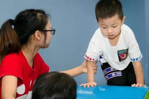 小孩感统训练