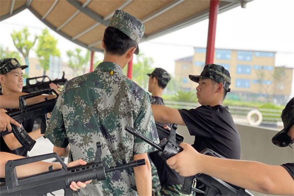 郑州军事化夏令营哪家好？可以参考这三家！